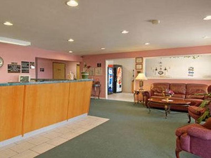Super 8 By Wyndham Chanute Exterior photo